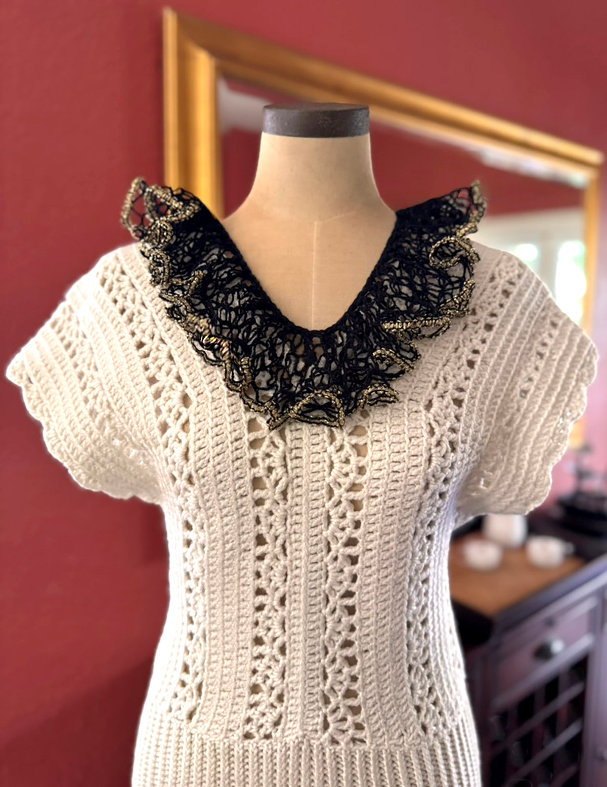 Luxurious scarves beautifully handcrafted by Oda G. to elevate your day or evening look. Each style is one of a kind and made with the highest quality yarns. *Can be custom ordered with colors of your choice if available. Allow 1 -2 weeks to complete. Please send us a message with your choice of colors and design. Description & Dimensions: Luxe Noir: Black & Gold cotton & metallic yarn - 40" length, 4" width (see all the variations on how to wear the Luxe Noir Scarf for any occasion) Luxe Domino:Black/Ivory