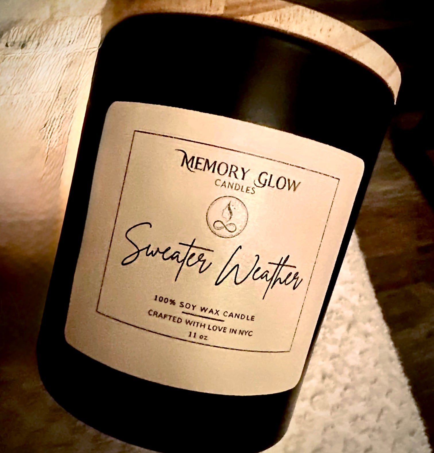 Sweater Weather: Clean & comforting notes of bright green & mint, soft apple & peach, followed by warm musk and moss. Vessel colors of cream, black, or sage may vary upon availability. Handcrafted with love in NYC